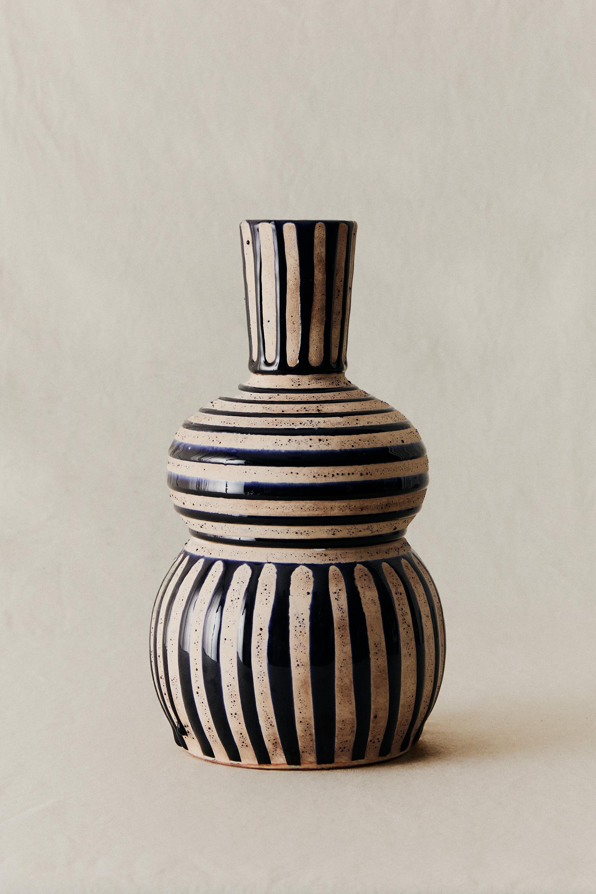 DECORATIVE HULU CERAMIC VASE